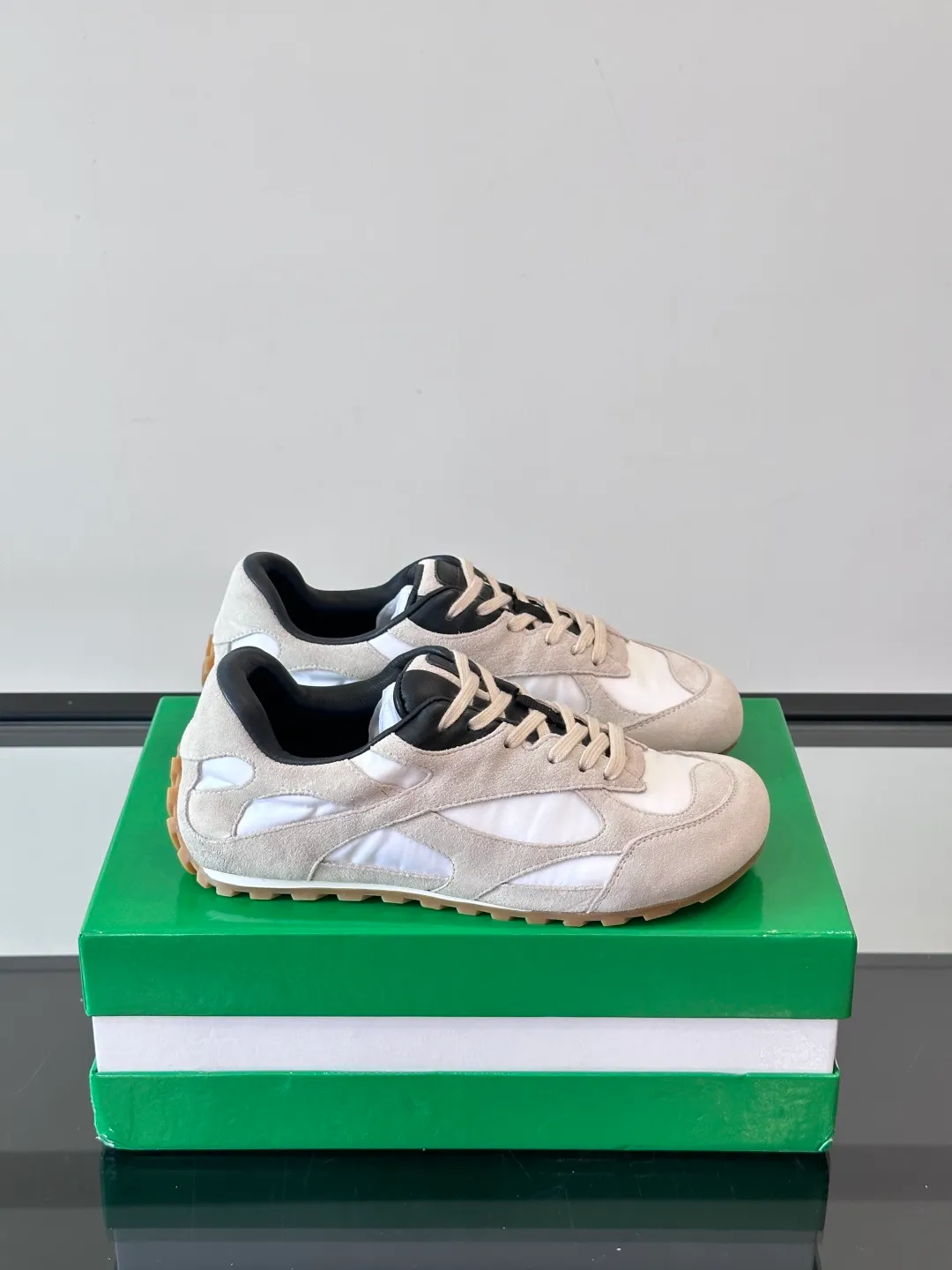 p600 "Bv" new orbit👫 casual sneakers for couples, the retro style of the millennium is so handsome, a super cool fashion item, the most important thing is that it feels incomparably comfortable on the feet, and the design style is also perfect. It will definitely be the one you wear most in daily life, original development, high quality presentation! Size: 35-45 (men’s size 38.45 customized)